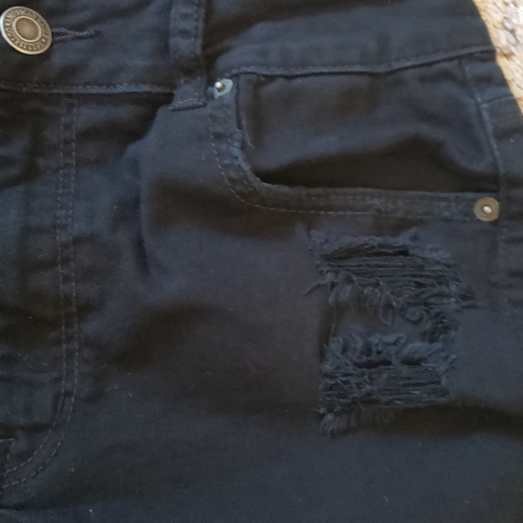 American Eagle Shorts - Picture 2 of 4